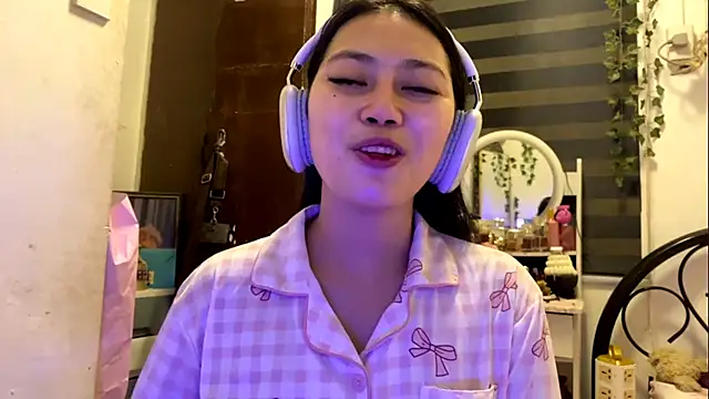 Snapshot of GlindaDejardin chatting on 14, 5, 2026 GlindaDejardin online show from 14, 5, 2026