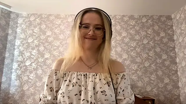 ElmiraGildea online show from 8, 4, 2026