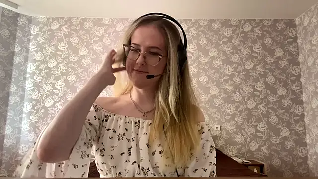 ElmiraGildea online show from 9, 4, 2026