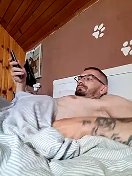 Snapshot of jozsi1995 chatting on 13, 5, 2026 jozsi1995 online show from 13, 5, 2026