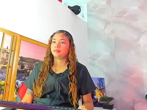 Snapshot of EllyBloom chatting on 5, 4, 2026 EllyBloom online show from 5, 4, 2026