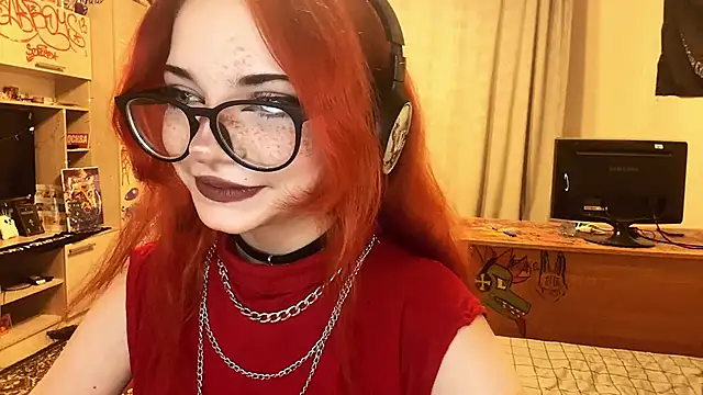 Snapshot of RedHeadCat chatting on 13, 5, 2026 RedHeadCat online show from 13, 5, 2026