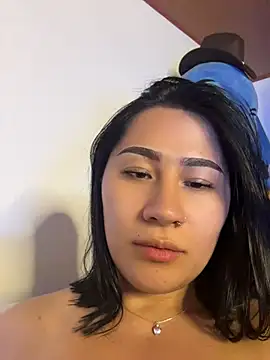 EvelynLeen  online show from 13, 5, 2026