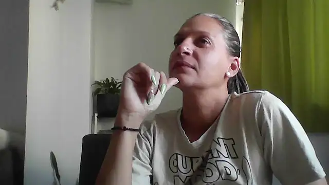 Snapshot of SweetLilTrouble chatting on 15, 6, 2026 SweetLilTrouble online show from 15, 6, 2026