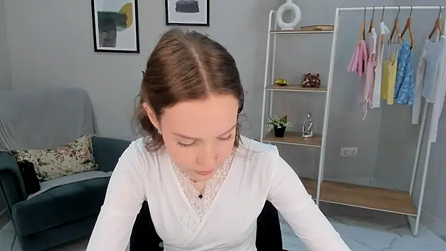 Gwen Moni online show from 5, 4, 2026