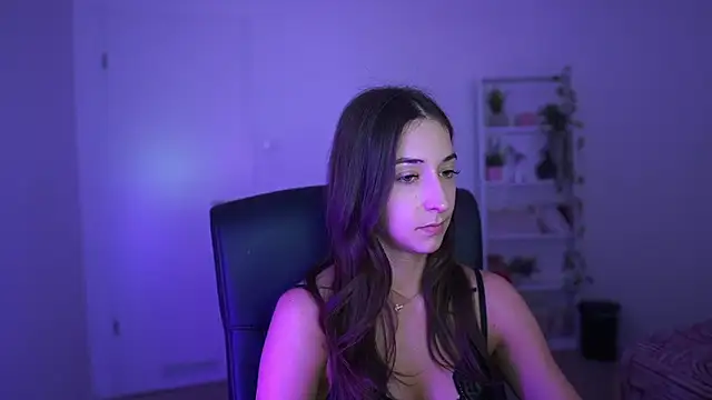 Snapshot of Crystalbrunette18 chatting on 9, 4, 2026 Crystalbrunette18 online show from 9, 4, 2026
