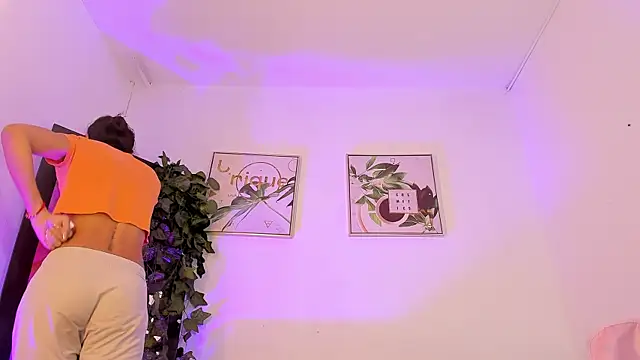 Maddie Ray online show from 25, 6, 2026