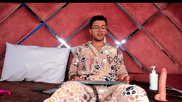 RodrigoColby2 online show from 8, 6, 2026