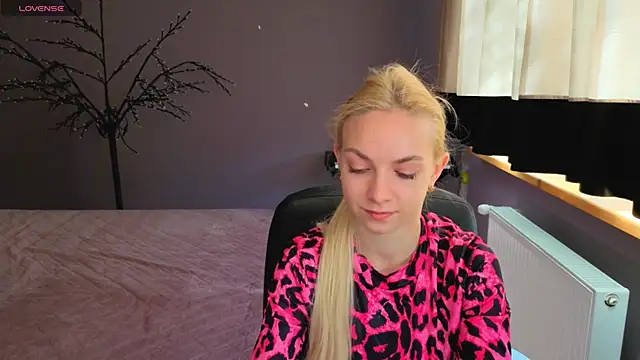 Snapshot of SonnySofia chatting on 5, 5, 2026 SonnySofia online show from 5, 5, 2026