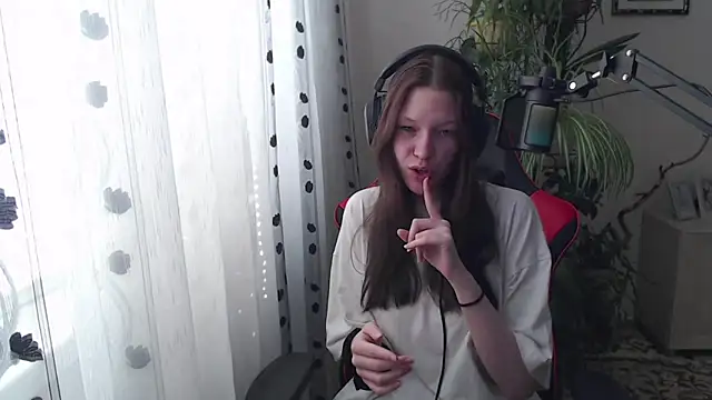 Snapshot of PunyKnee chatting on 8, 4, 2026 PunyKnee online show from 8, 4, 2026