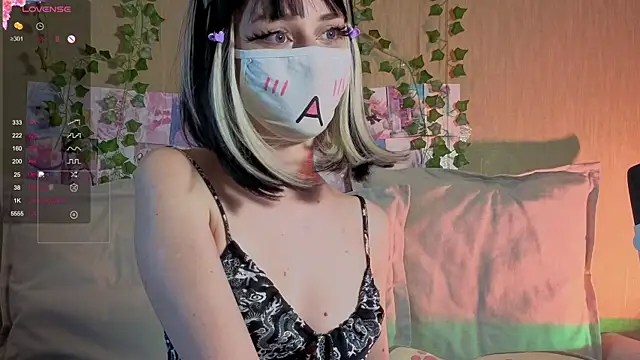 LunaNyanmi online show from 8, 6, 2026
