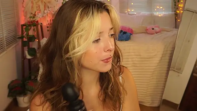 LoraDollie online show from 6, 7, 2026