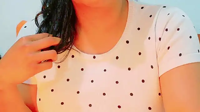 Snapshot of MojaditPussy chatting on 3, 5, 2026 MojaditPussy online show from 3, 5, 2026