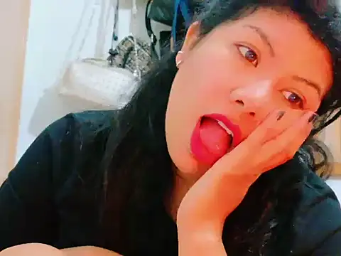 Snapshot of MojaditPussy chatting on 8, 5, 2026 MojaditPussy online show from 8, 5, 2026