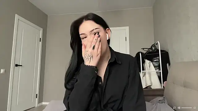 Mia Asterr online show from 19, 4, 2026