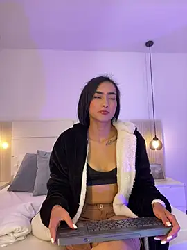 dhalia lux  online show from 24, 4, 2026