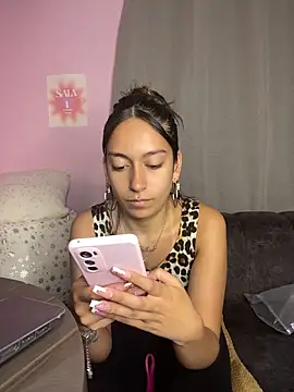 DulceLatinaxo online show from 13, 5, 2026