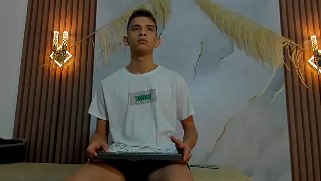 Ethanhot os online show from 28, 4, 2026
