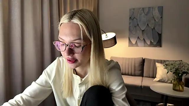 EvelineMolima online show from 20, 4, 2026