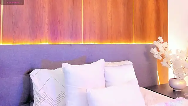 Snapshot of _Megan_Angel_ chatting on 15, 4, 2026 Megan Angel online show from 15, 4, 2026