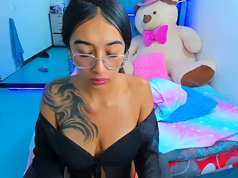 Snapshot of valery_taylor_1 chatting on 17, 4, 2026 valery taylor 1 online show from 17, 4, 2026