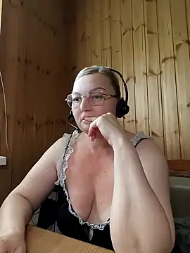 White-Chocolatte online show from 7, 5, 2026