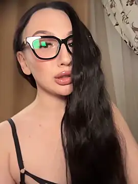 Snapshot of MileyBliss chatting on 15, 4, 2026 MileyBliss online show from 15, 4, 2026