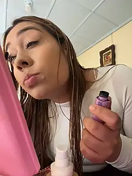  BellaSmith  online show from 18, 4, 2026