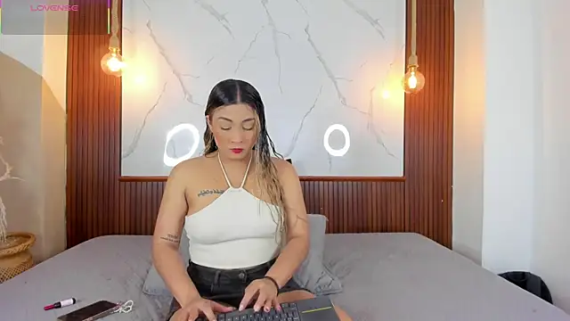 Snapshot of Eroticxcouple chatting on 2, 5, 2026 Eroticxcouple online show from 2, 5, 2026