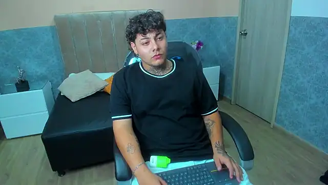 Snapshot of DAMON_SALVATTORE chatting on 11, 4, 2026 DAMON SALVATTORE online show from 11, 4, 2026