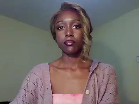 HotSkinnyLady online show from 19, 7, 2026