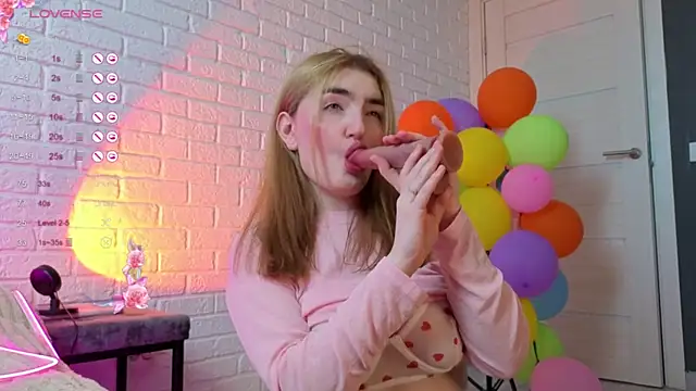 sweetandcuteee online show from 4, 6, 2026