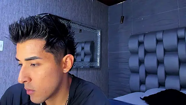 Snapshot of alangreek1 chatting on 14, 4, 2026 alangreek1 online show from 14, 4, 2026