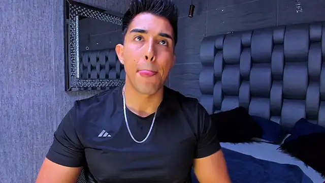 Snapshot of alangreek1 chatting on 15, 4, 2026 alangreek1 online show from 15, 4, 2026