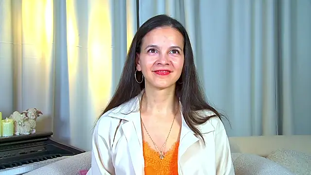 Snapshot of LeonaLane chatting on 25, 4, 2026 LeonaLane online show from 25, 4, 2026