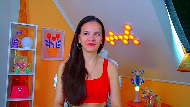 Snapshot of LeonaLane chatting on 7, 5, 2026 LeonaLane online show from 7, 5, 2026