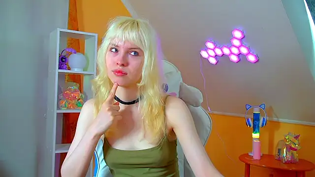 HannahHollis online show from 5, 6, 2026