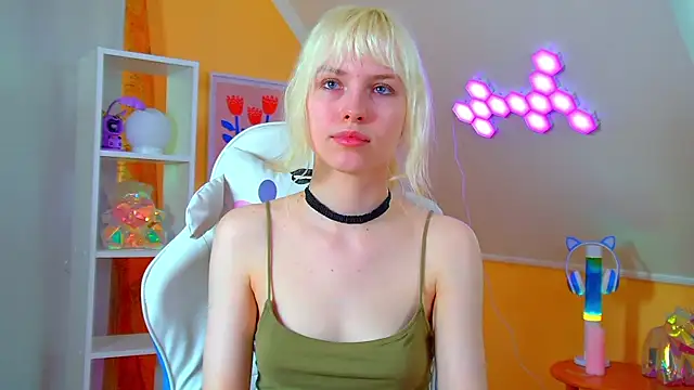 HannahHollis online show from 5, 6, 2026