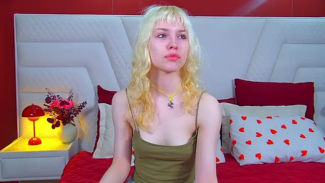 Snapshot of HannahHollis chatting on 11, 6, 2026 HannahHollis online show from 11, 6, 2026