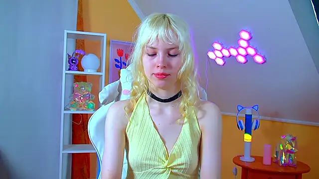 Snapshot of HannahHollis chatting on 14, 6, 2026 HannahHollis online show from 14, 6, 2026