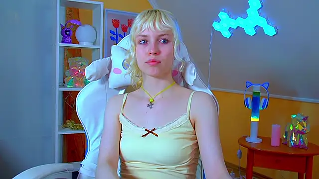 Snapshot of HannahHollis chatting on 17, 6, 2026 HannahHollis online show from 17, 6, 2026