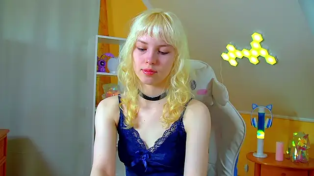 Snapshot of HannahHollis chatting on 24, 6, 2026 HannahHollis online show from 24, 6, 2026