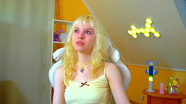Snapshot of HannahHollis chatting on 25, 6, 2026 HannahHollis online show from 25, 6, 2026