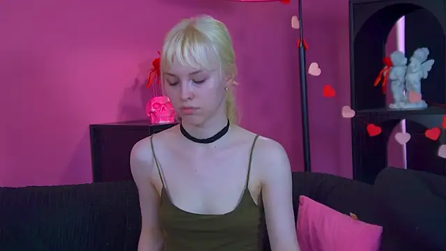 Snapshot of HannahHollis chatting on 27, 6, 2026 HannahHollis online show from 27, 6, 2026