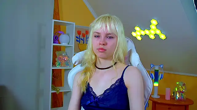 Snapshot of HannahHollis chatting on 1, 7, 2026 HannahHollis online show from 1, 7, 2026