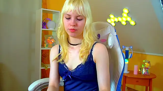 Snapshot of HannahHollis chatting on 2, 7, 2026 HannahHollis online show from 2, 7, 2026