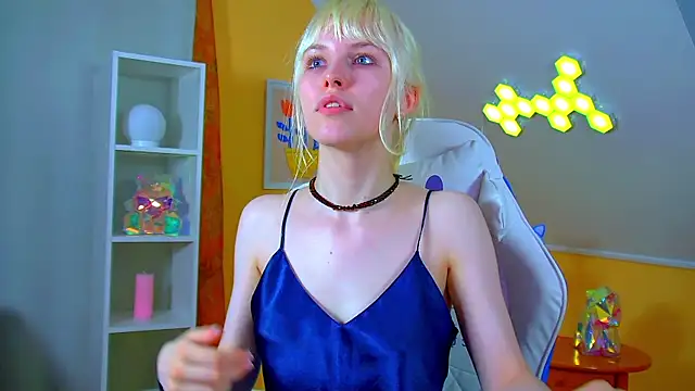 Snapshot of HannahHollis chatting on 2, 7, 2026 HannahHollis online show from 2, 7, 2026
