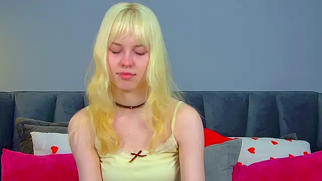 Snapshot of HannahHollis chatting on 10, 7, 2026 HannahHollis online show from 10, 7, 2026