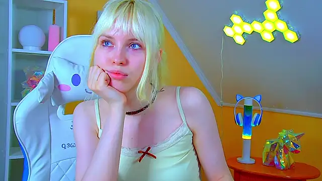 Snapshot of HannahHollis chatting on 12, 7, 2026 HannahHollis online show from 12, 7, 2026