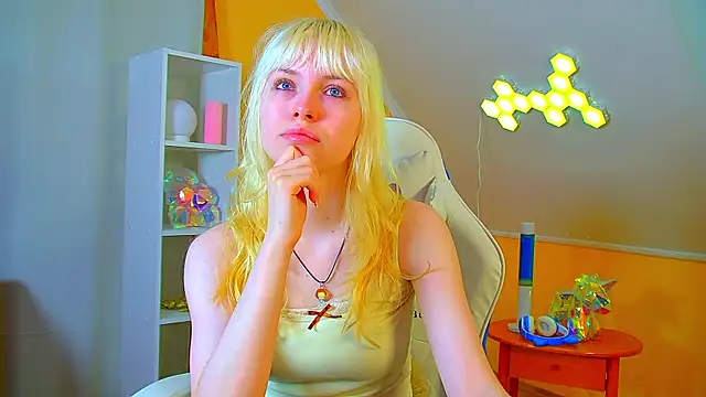 Snapshot of HannahHollis chatting on 15, 7, 2026 HannahHollis online show from 15, 7, 2026